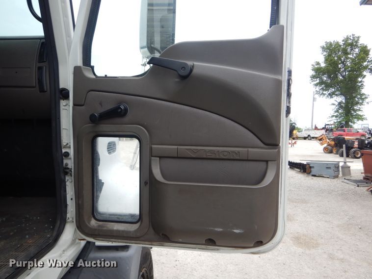 image for item HM9508 2007 Mack CXN612  semi truck