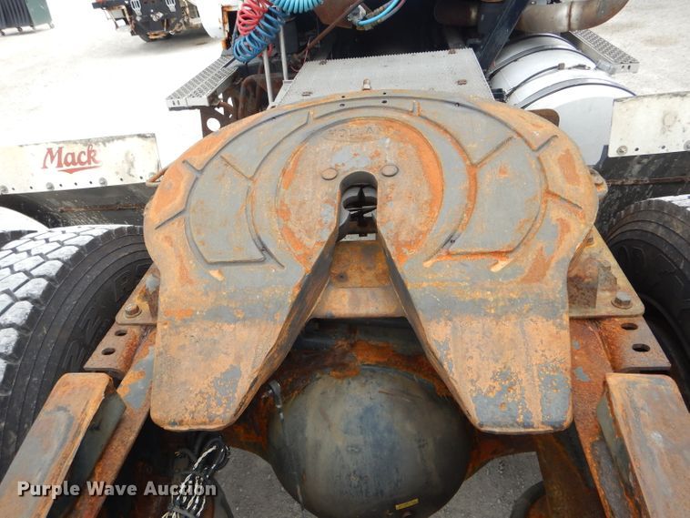 image for item HM9508 2007 Mack CXN612  semi truck