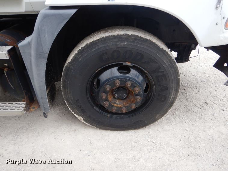 image for item HM9508 2007 Mack CXN612  semi truck