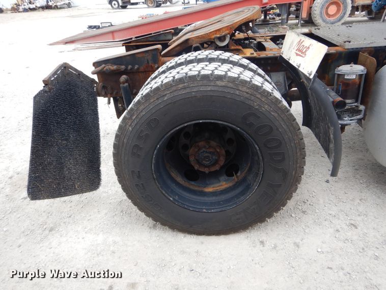 image for item HM9508 2007 Mack CXN612  semi truck