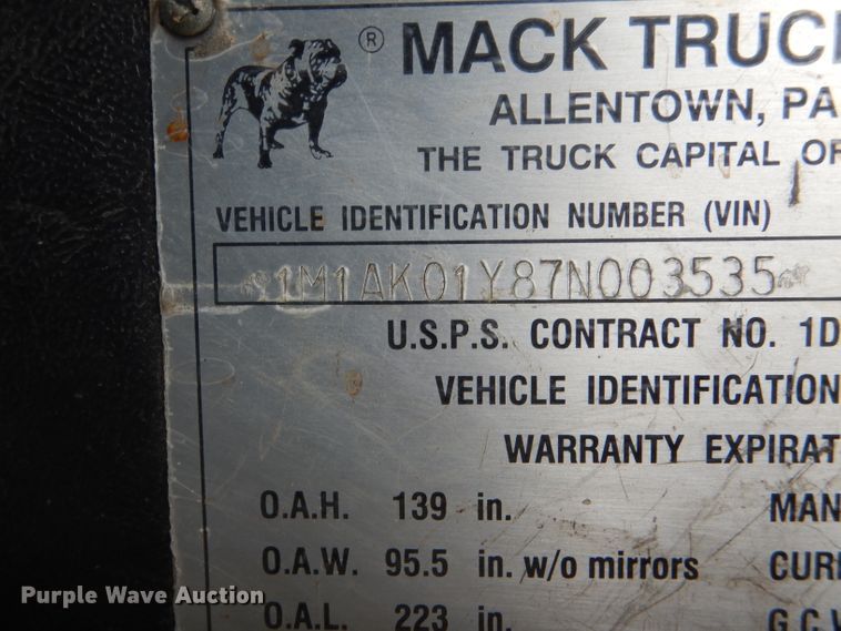 image for item HM9508 2007 Mack CXN612  semi truck