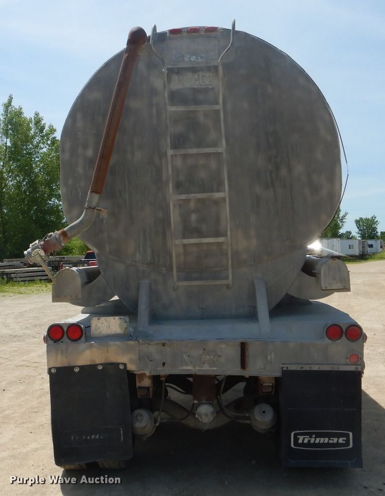 image for item HM9624 1970 Beall Pipe and Tank 207 tank trailer