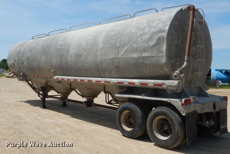 image for item HM9624 1970 Beall Pipe and Tank 207 tank trailer