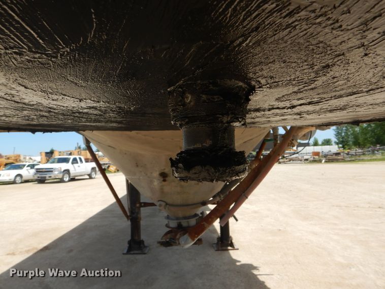 image for item HM9624 1970 Beall Pipe and Tank 207 tank trailer