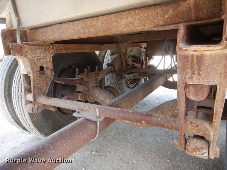 image for item HM9624 1970 Beall Pipe and Tank 207 tank trailer