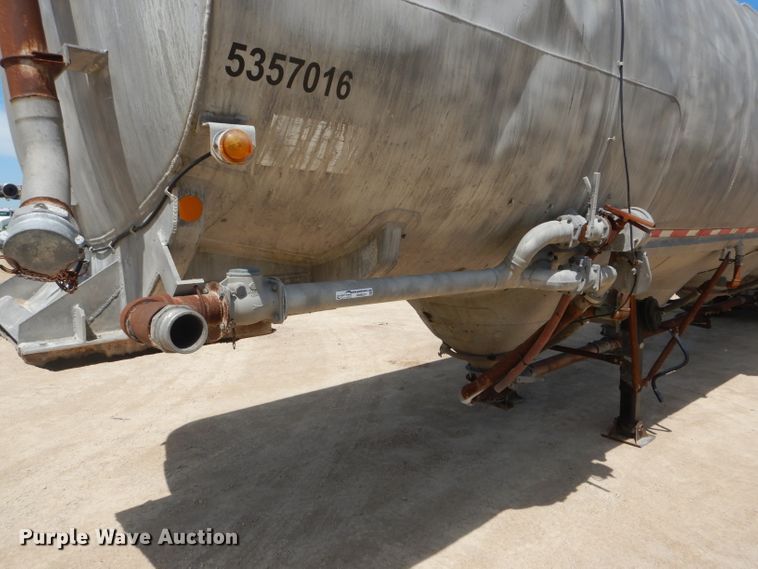 image for item HM9624 1970 Beall Pipe and Tank 207 tank trailer