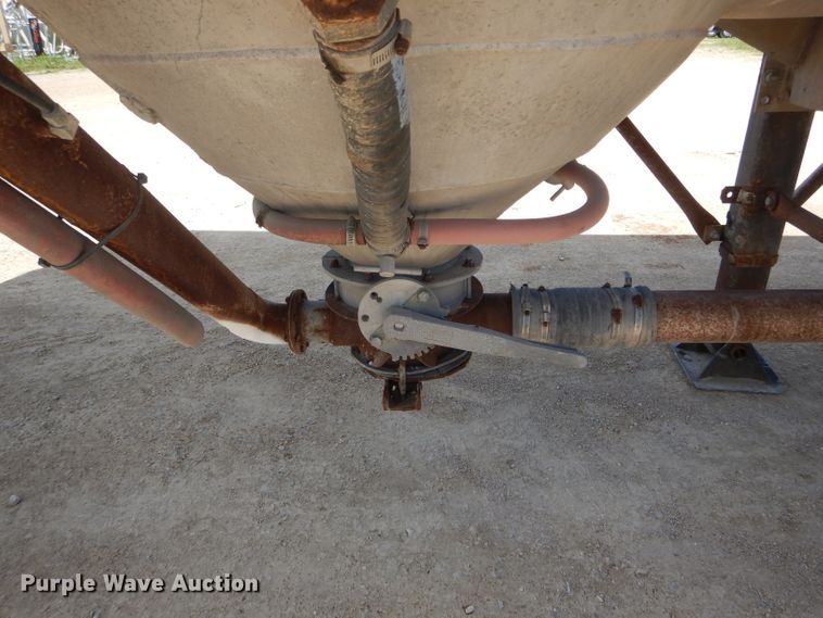 image for item HM9624 1970 Beall Pipe and Tank 207 tank trailer