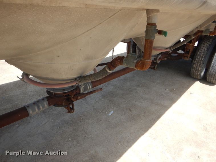 image for item HM9624 1970 Beall Pipe and Tank 207 tank trailer