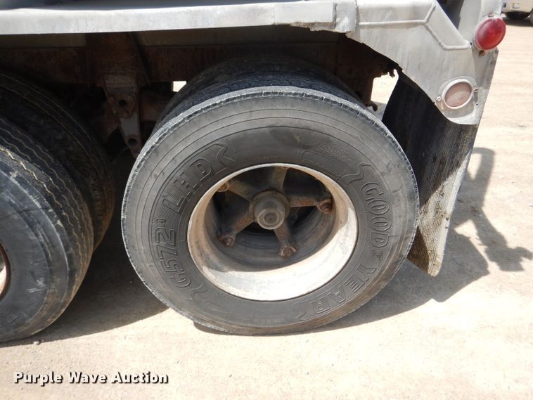 image for item HM9624 1970 Beall Pipe and Tank 207 tank trailer