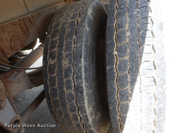 image for item HM9624 1970 Beall Pipe and Tank 207 tank trailer