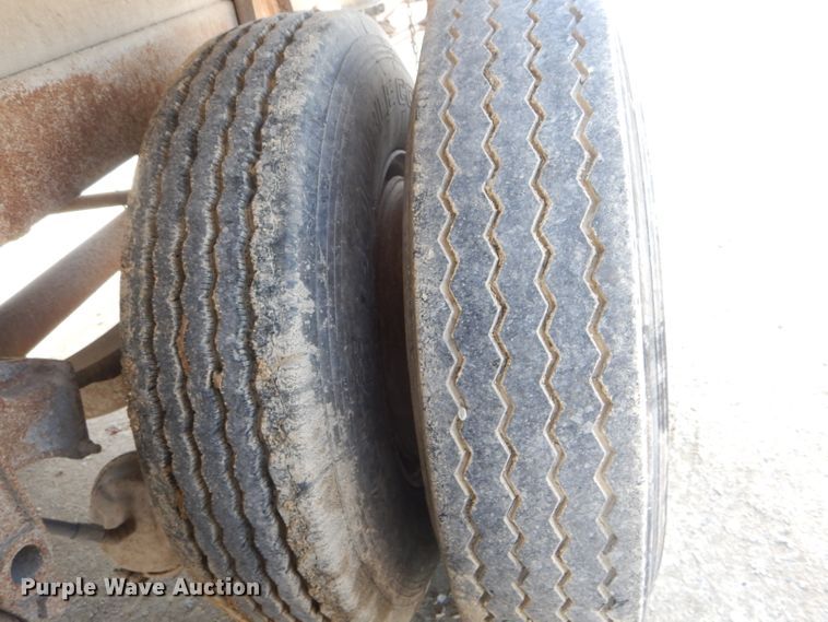 image for item HM9624 1970 Beall Pipe and Tank 207 tank trailer