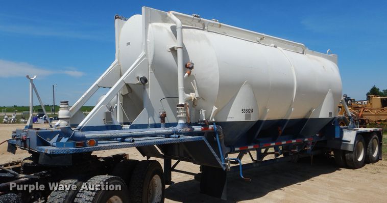 image for item HM9625 1982 J&L 3372 pneumatic dry bulk trailer