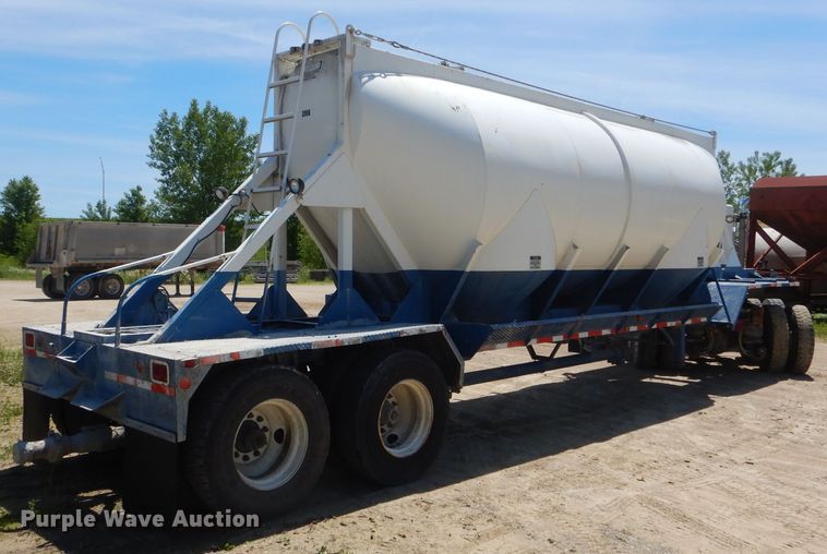 image for item HM9625 1982 J&L 3372 pneumatic dry bulk trailer