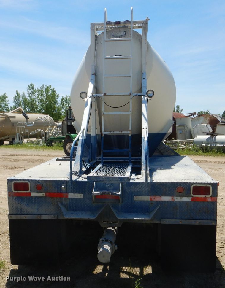 image for item HM9625 1982 J&L 3372 pneumatic dry bulk trailer