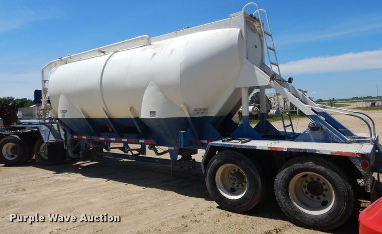image for item HM9625 1982 J&L 3372 pneumatic dry bulk trailer