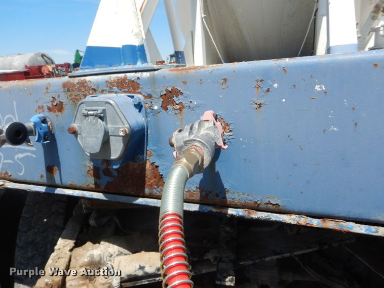 image for item HM9625 1982 J&L 3372 pneumatic dry bulk trailer