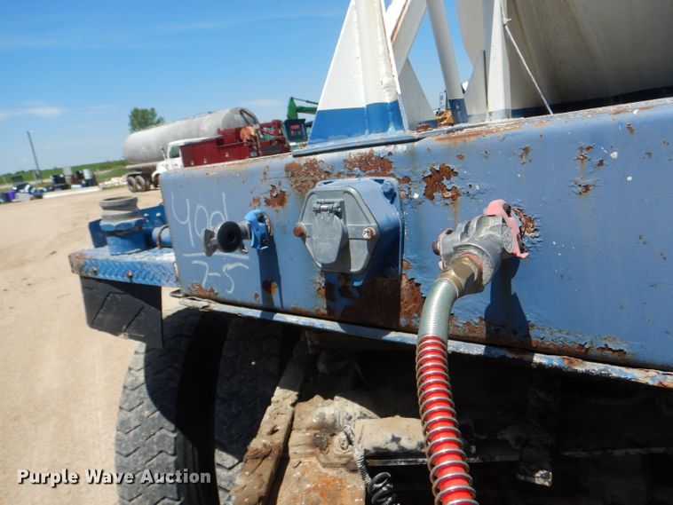 image for item HM9625 1982 J&L 3372 pneumatic dry bulk trailer