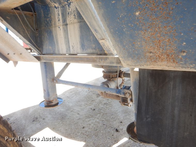 image for item HM9625 1982 J&L 3372 pneumatic dry bulk trailer