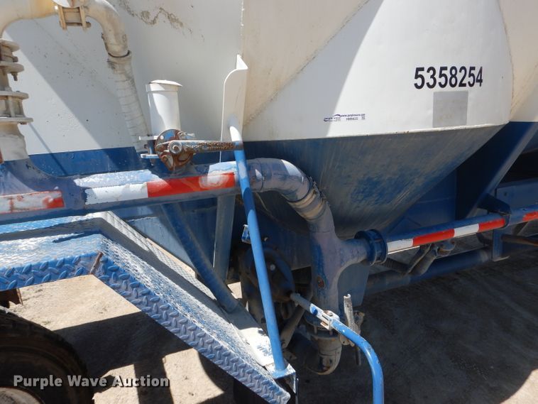 image for item HM9625 1982 J&L 3372 pneumatic dry bulk trailer