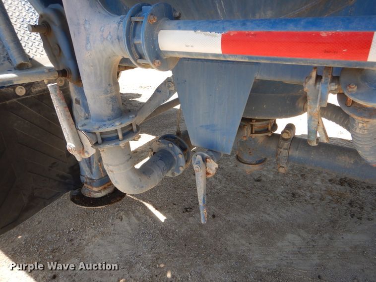 image for item HM9625 1982 J&L 3372 pneumatic dry bulk trailer