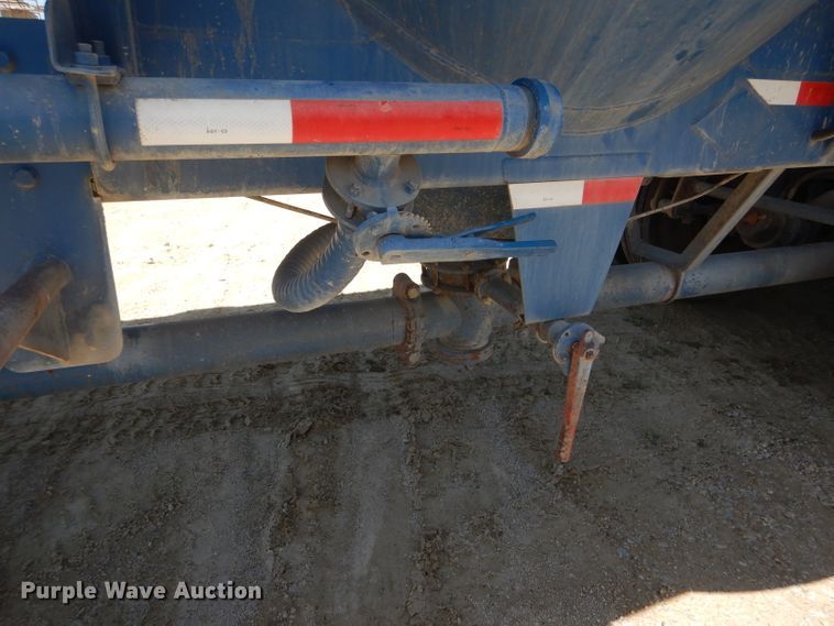 image for item HM9625 1982 J&L 3372 pneumatic dry bulk trailer