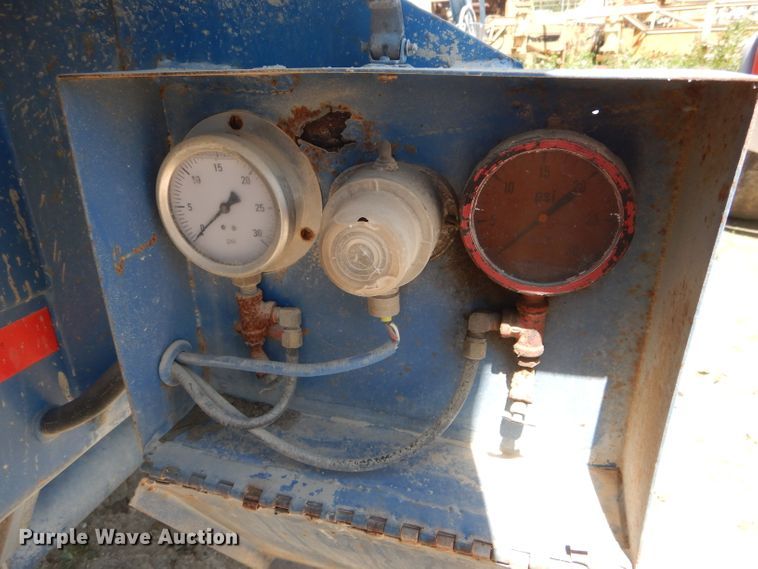 image for item HM9625 1982 J&L 3372 pneumatic dry bulk trailer