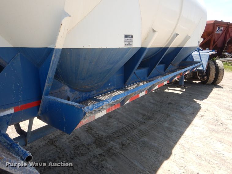 image for item HM9625 1982 J&L 3372 pneumatic dry bulk trailer