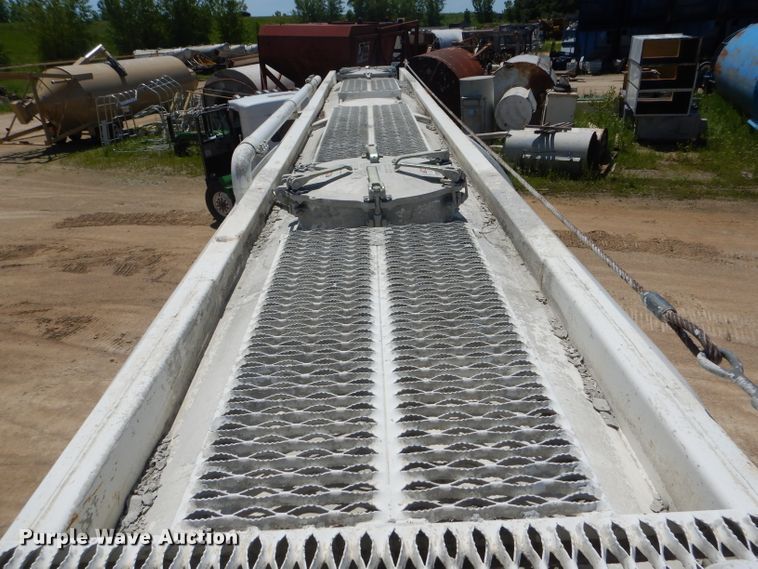 image for item HM9625 1982 J&L 3372 pneumatic dry bulk trailer