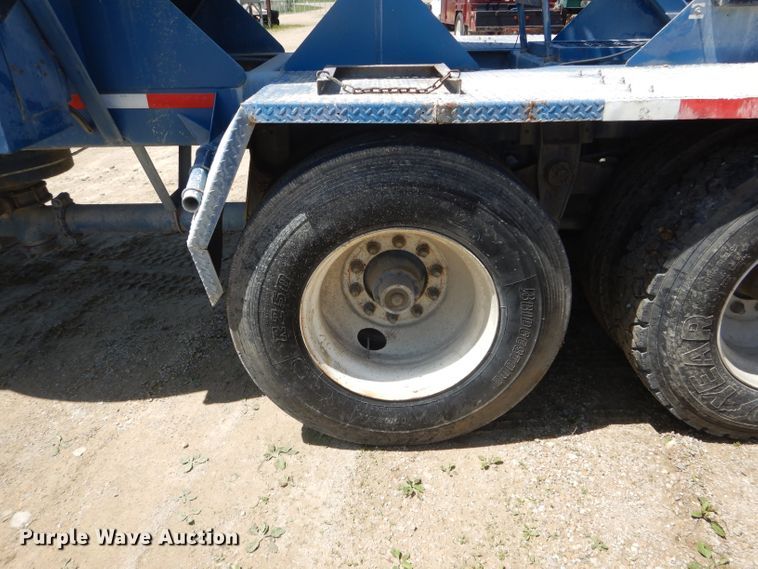 image for item HM9625 1982 J&L 3372 pneumatic dry bulk trailer