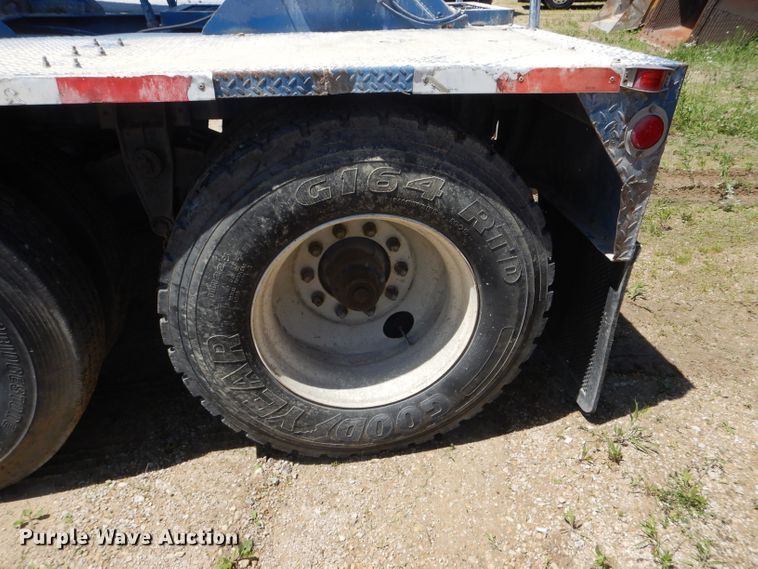 image for item HM9625 1982 J&L 3372 pneumatic dry bulk trailer