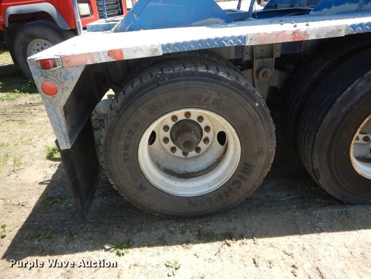 image for item HM9625 1982 J&L 3372 pneumatic dry bulk trailer