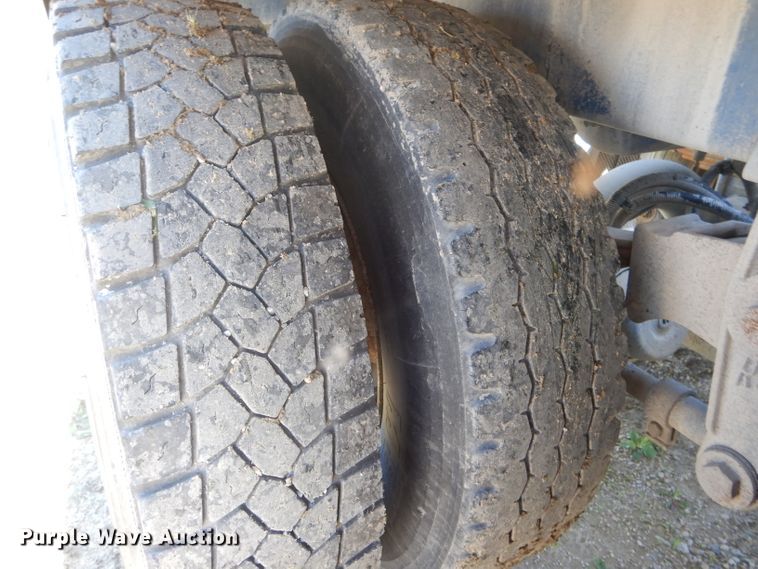 image for item HM9625 1982 J&L 3372 pneumatic dry bulk trailer