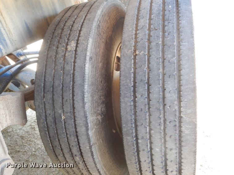 image for item HM9625 1982 J&L 3372 pneumatic dry bulk trailer