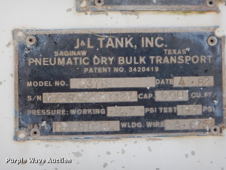image for item HM9625 1982 J&L 3372 pneumatic dry bulk trailer