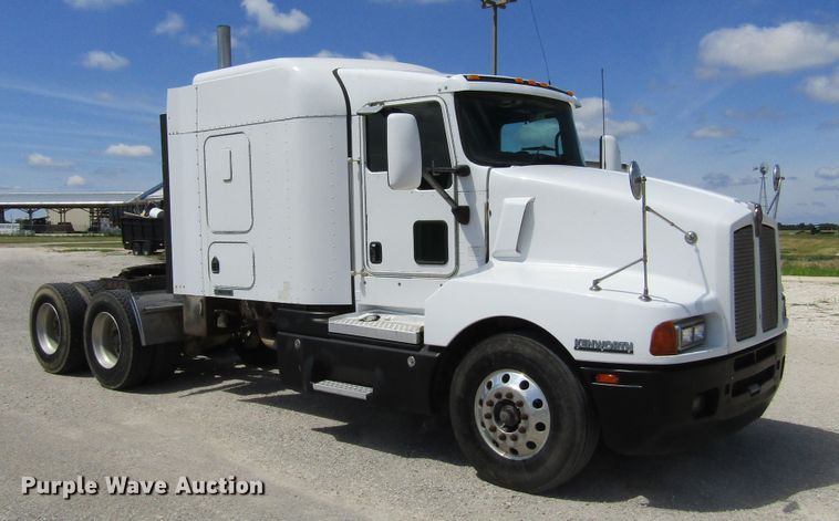 image for item HM9705 2007 Kenworth T600  semi truck