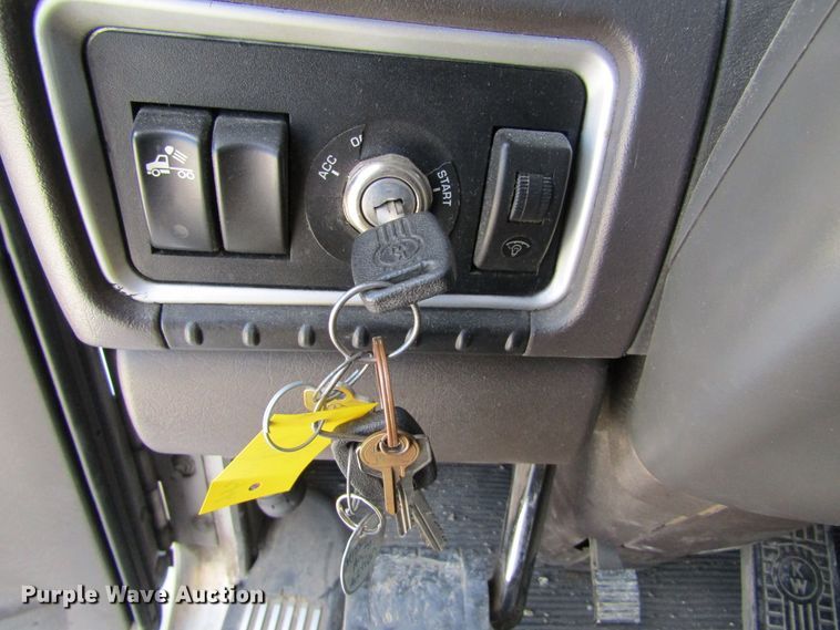 image for item HM9705 2007 Kenworth T600  semi truck