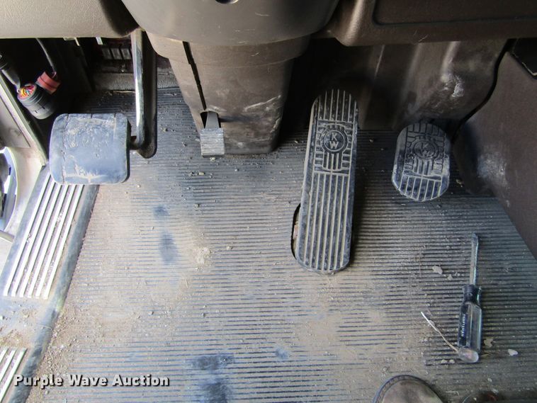 image for item HM9705 2007 Kenworth T600  semi truck