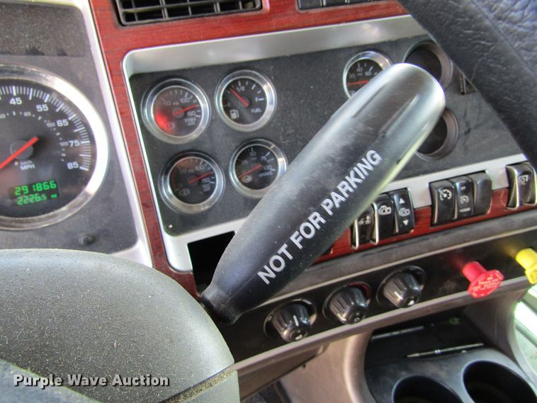 image for item HM9705 2007 Kenworth T600  semi truck