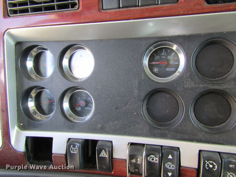 image for item HM9705 2007 Kenworth T600  semi truck