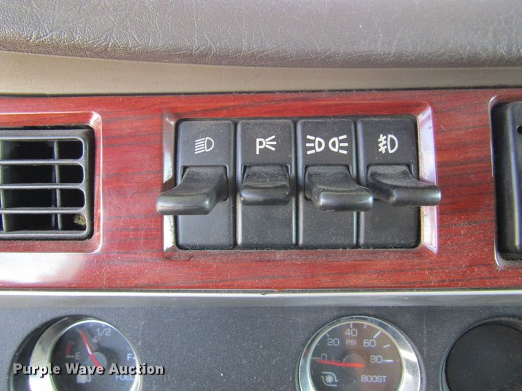 image for item HM9705 2007 Kenworth T600  semi truck