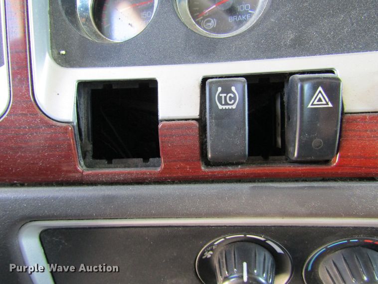 image for item HM9705 2007 Kenworth T600  semi truck