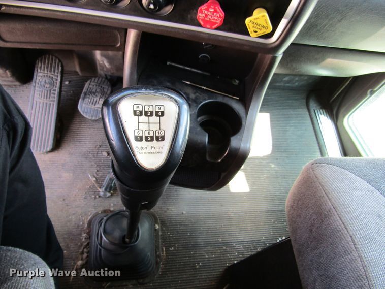 image for item HM9705 2007 Kenworth T600  semi truck