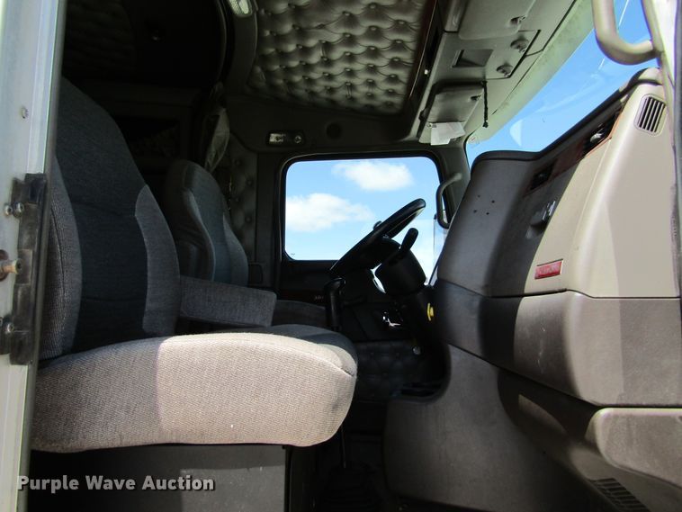 image for item HM9705 2007 Kenworth T600  semi truck