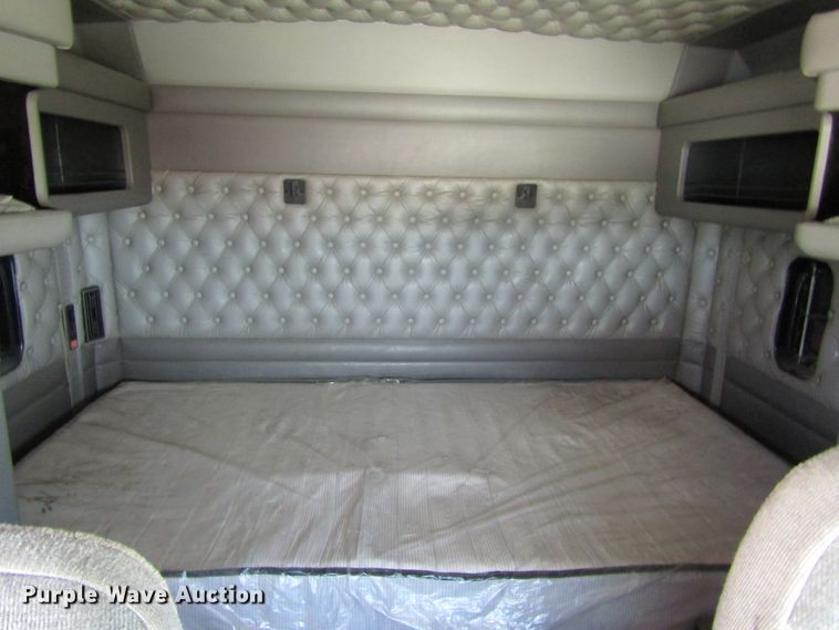 image for item HM9705 2007 Kenworth T600  semi truck