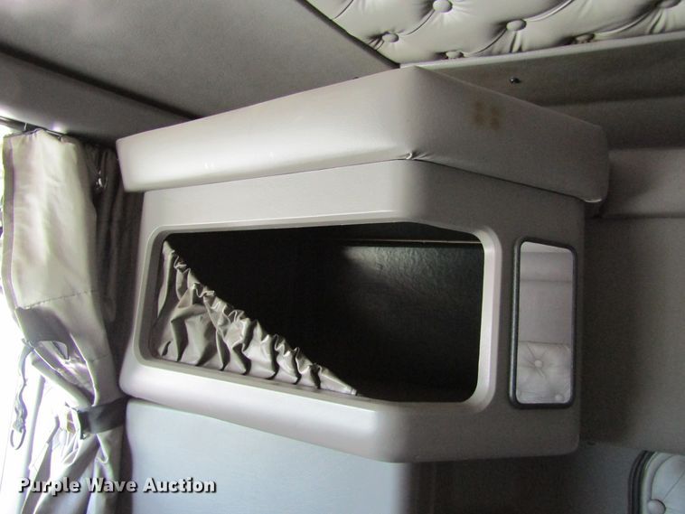 image for item HM9705 2007 Kenworth T600  semi truck