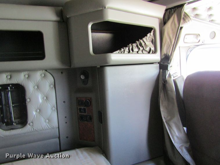 image for item HM9705 2007 Kenworth T600  semi truck