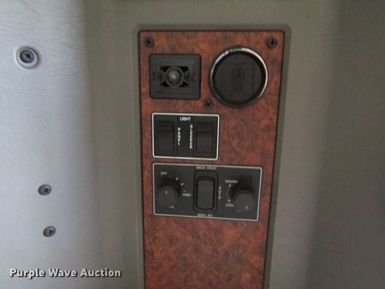 image for item HM9705 2007 Kenworth T600  semi truck