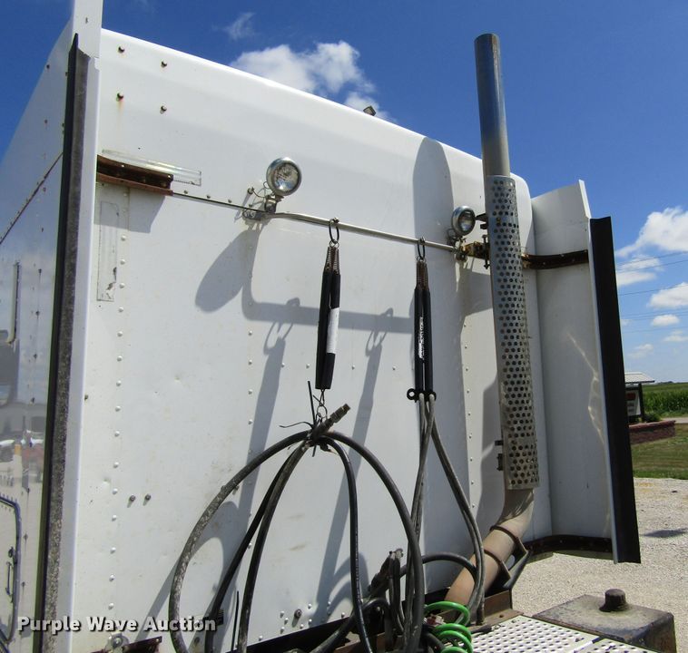 image for item HM9705 2007 Kenworth T600  semi truck