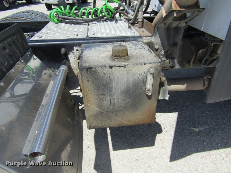 image for item HM9705 2007 Kenworth T600  semi truck