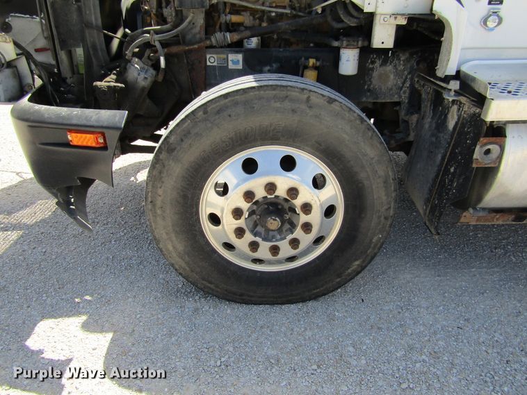 image for item HM9705 2007 Kenworth T600  semi truck